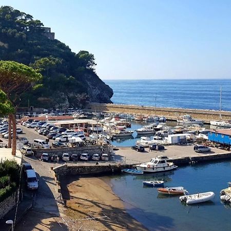 Relais Del Mare Con Terrazza Fronte Mare Free Parking Apartment Massa Lubrense Exterior foto