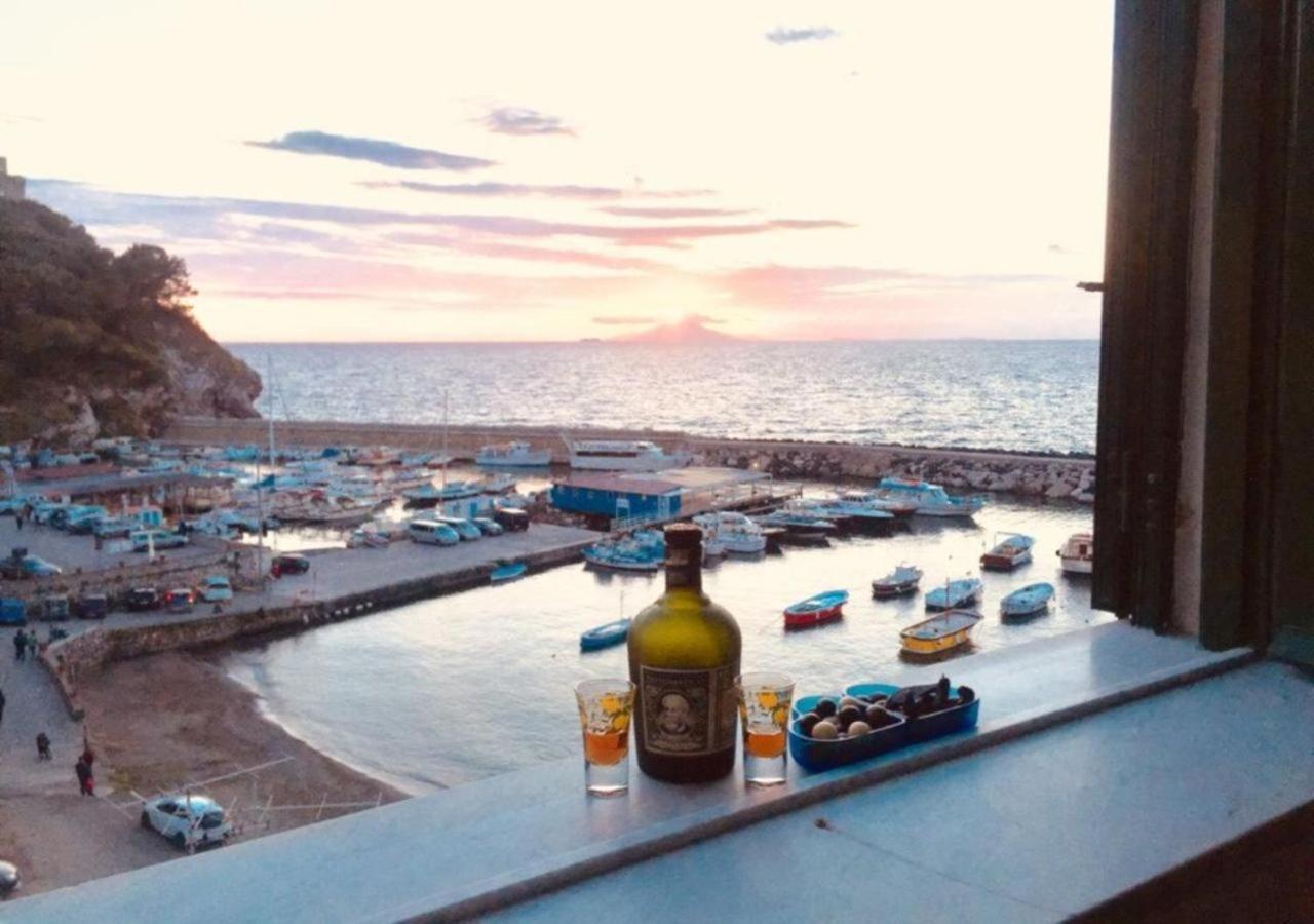 Relais Del Mare Con Terrazza Fronte Mare Free Parking Apartment Massa Lubrense Exterior foto