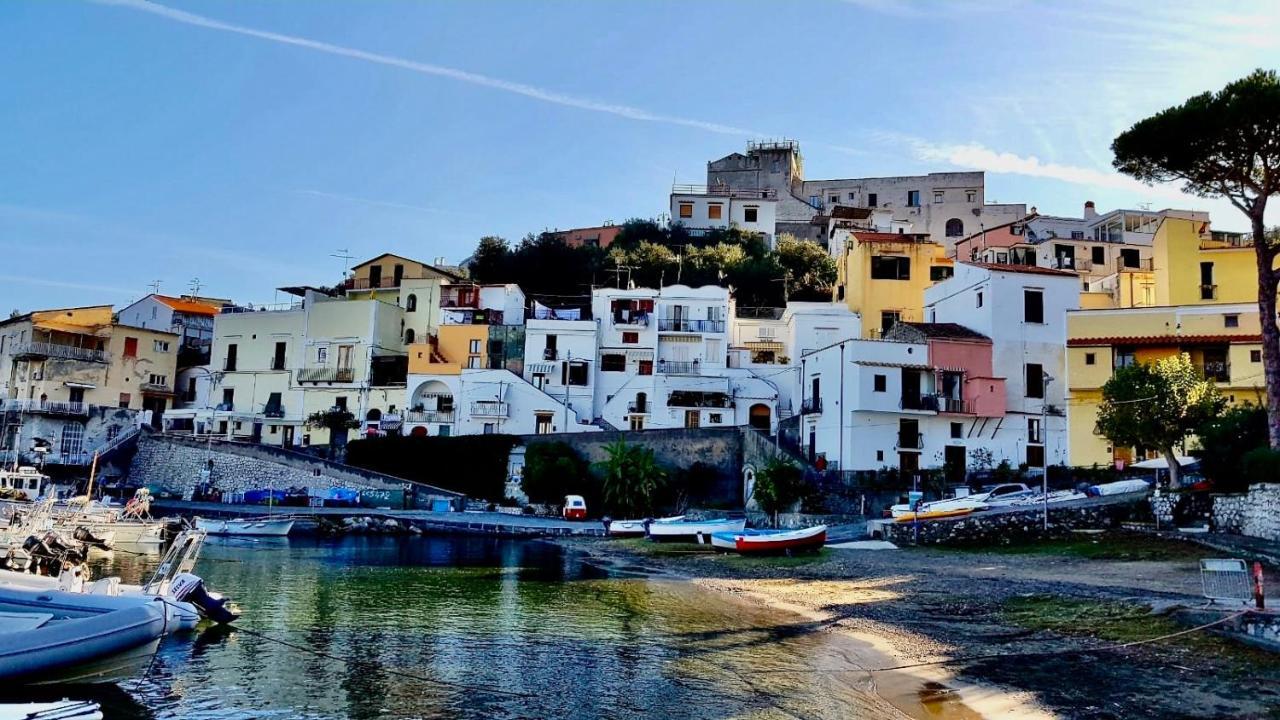 Relais Del Mare Con Terrazza Fronte Mare Free Parking Apartment Massa Lubrense Exterior foto