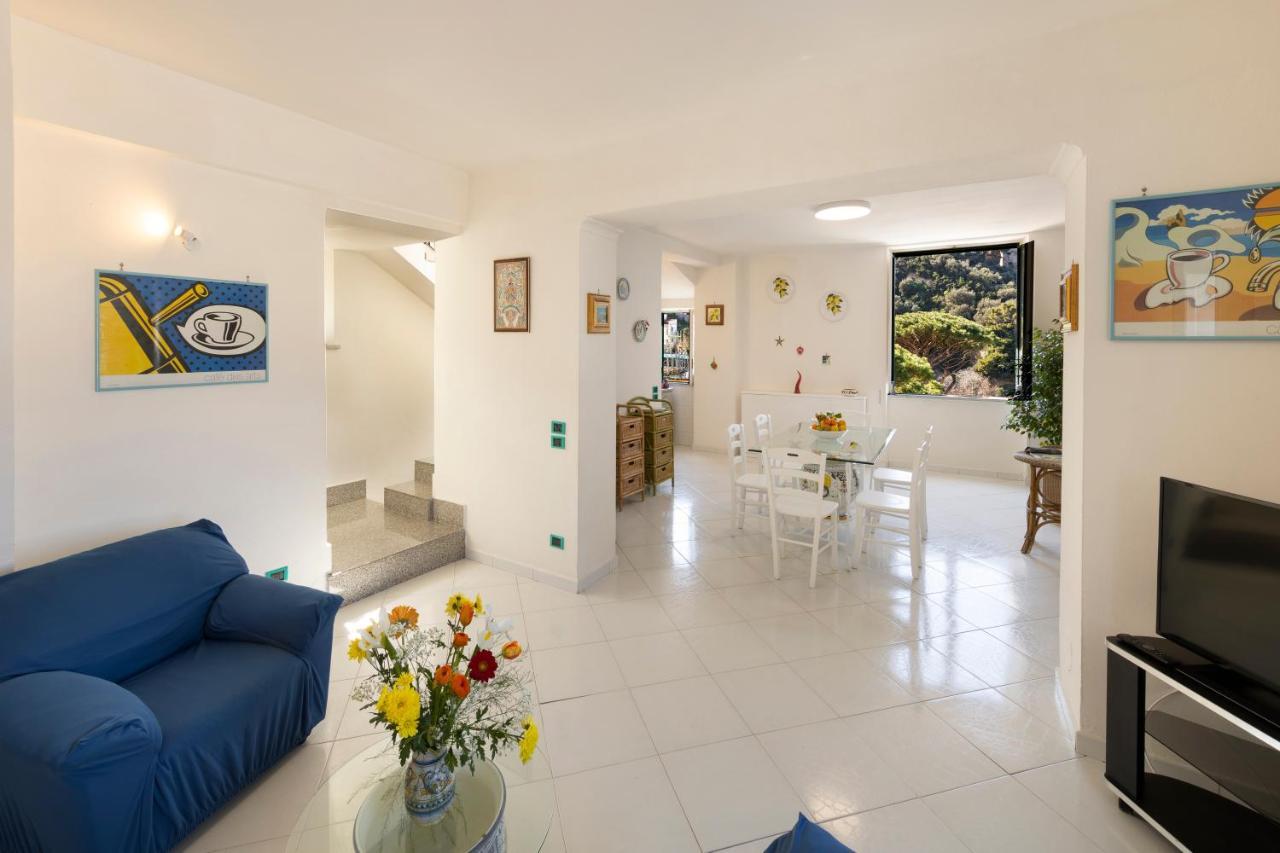 Relais Del Mare Con Terrazza Fronte Mare Free Parking Apartment Massa Lubrense Exterior foto