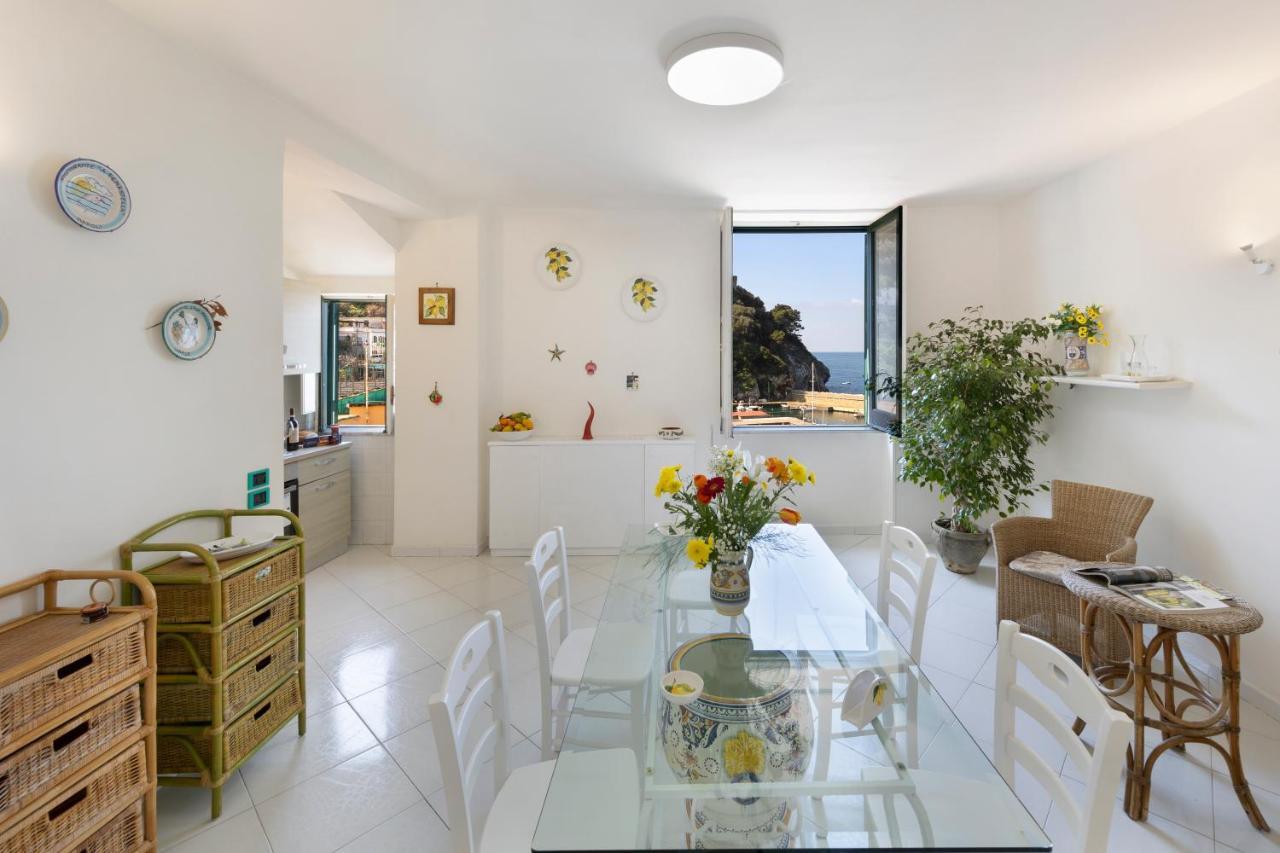 Relais Del Mare Con Terrazza Fronte Mare Free Parking Apartment Massa Lubrense Exterior foto