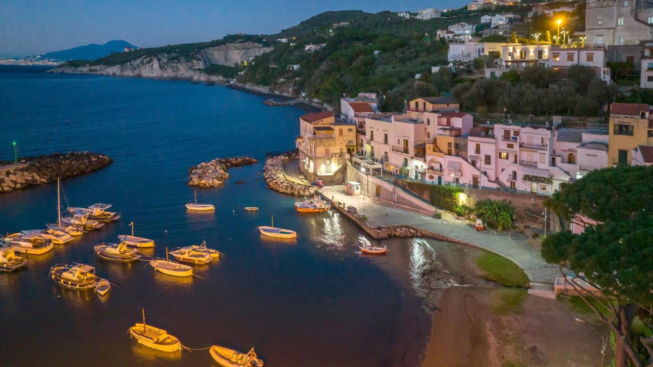 Relais Del Mare Con Terrazza Fronte Mare Free Parking Apartment Massa Lubrense Exterior foto