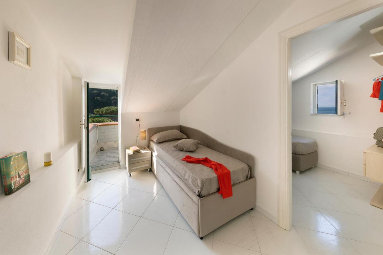 Relais Del Mare Con Terrazza Fronte Mare Free Parking Apartment Massa Lubrense Exterior foto
