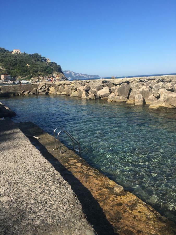Relais Del Mare Con Terrazza Fronte Mare Free Parking Apartment Massa Lubrense Exterior foto