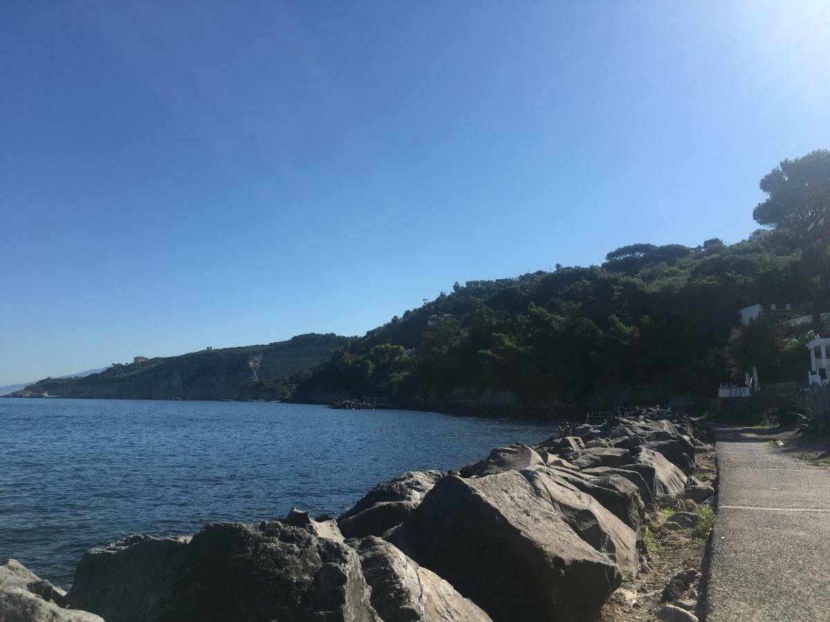 Relais Del Mare Con Terrazza Fronte Mare Free Parking Apartment Massa Lubrense Exterior foto