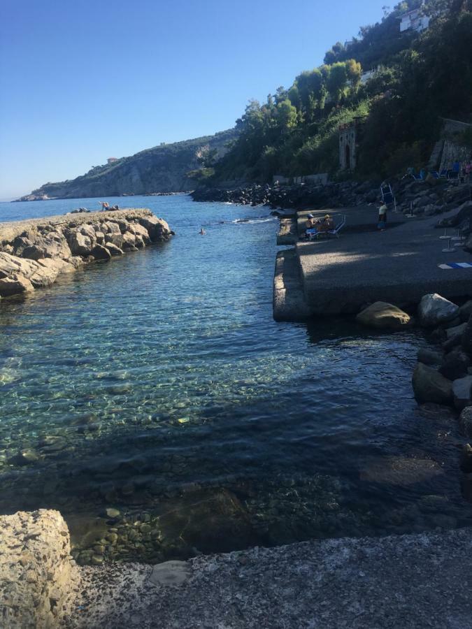 Relais Del Mare Con Terrazza Fronte Mare Free Parking Apartment Massa Lubrense Exterior foto