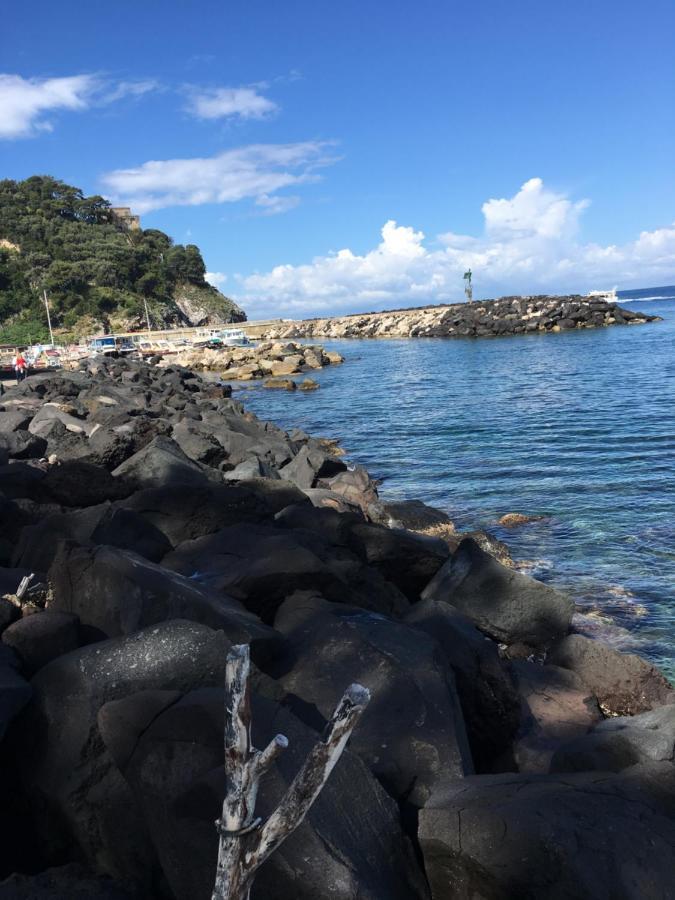 Relais Del Mare Con Terrazza Fronte Mare Free Parking Apartment Massa Lubrense Exterior foto